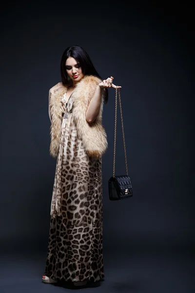 Portrait of a seductive lady in fur coat — Stock Photo, Image