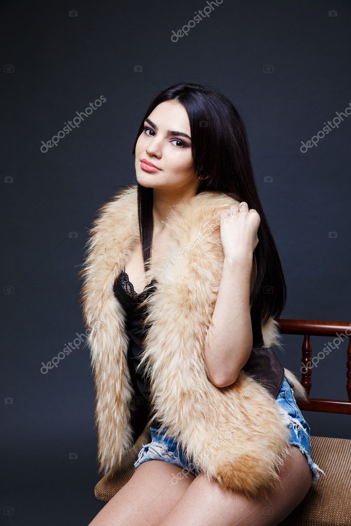 molodie-shlyuhi-straponshitsa-v-shube-porno-minetov-zrelih