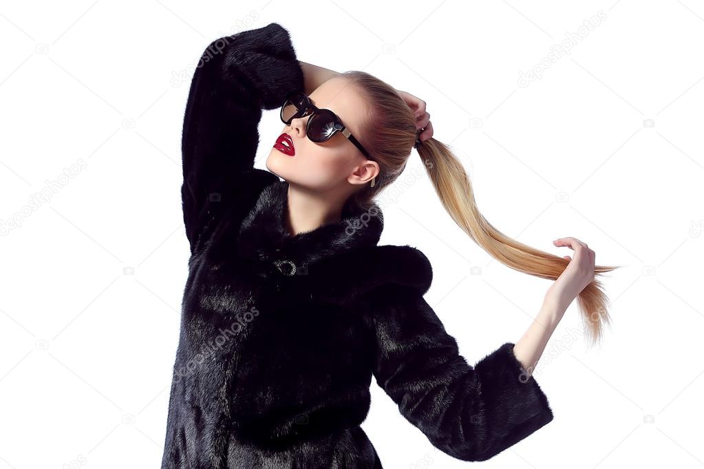 Fashion woman Beauty girl model blonde long hair and bright makeup, sexy blond vogue style female, beauty and jewelry model vogue style, young woman in luxury fur coat, studio isolated.