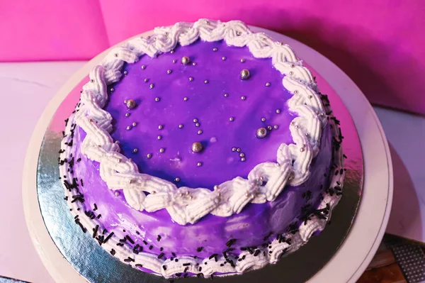 Blue Purple Buttercream Cake Colorful Sprinkles Light Grey Background — Fotografia de Stock