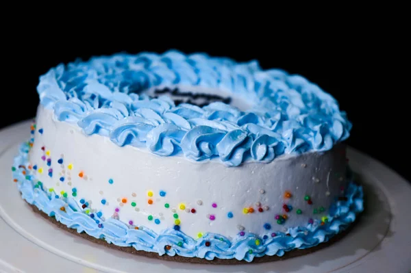 Blue Buttercream Cake Colorful Sprinkles Light Grey Background — Stock Photo, Image