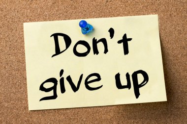 Don't give up - yapışkanlı etiket bulletin board tutturulmuş