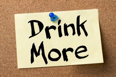 Daha fazla içki - yapışkanlı etiket bulletin board tutturulmuş