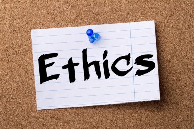 Etik - kalçası not kağıdı bulletin board tutturulmuş.