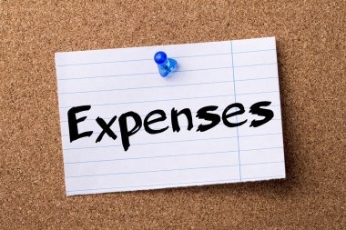 Giderleri - kalçası not kağıdı bulletin board tutturulmuş.