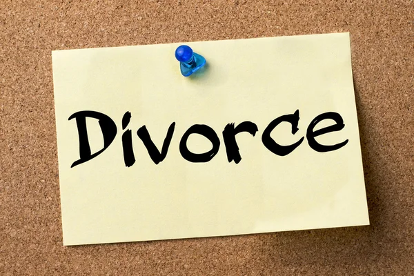 Διαζύγιο - αυτοκόλλητη ετικέτα καρφιτσωμένες στον πίνακα ανακοινώσεων — Φωτογραφία Αρχείου