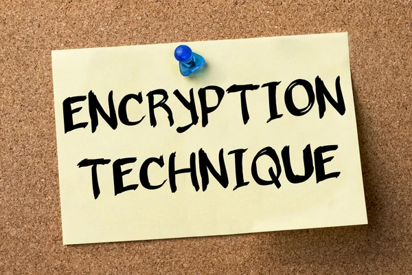 Şifreleme tekniği - yapışkanlı etiket bulletin board tutturulmuş.