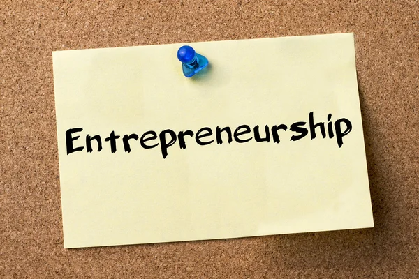 Unternehmertum - Klebeetikett an Pinnwand geheftet — Stockfoto