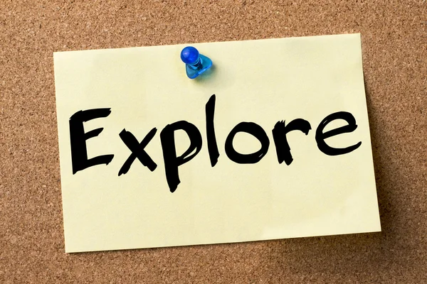 Explore - adhesive label pinned on bulletin board — Stock Photo, Image