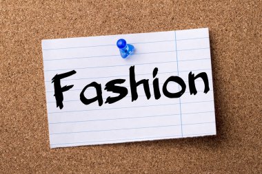 Moda - kalçası not kağıdı bulletin board tutturulmuş.