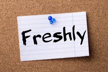 Taze - kalçası not kağıdı bulletin board tutturulmuş