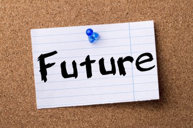 Gelecek - kalçası not kağıdı bulletin board tutturulmuş.