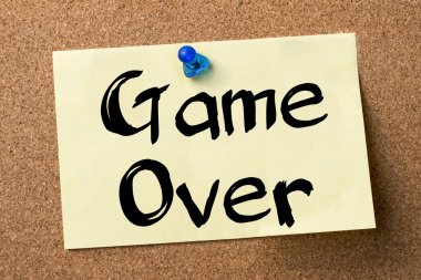 Oyun bitti - yapışkanlı etiket bulletin board tutturulmuş