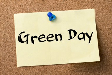 Green Day - yapışkanlı etiket bulletin board tutturulmuş.