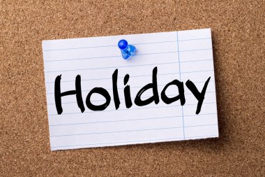 Tatil - ilan panosu üzerinde pinned kalçası not kağıdı