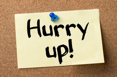 Çabuk! -Yapışkanlı etiket tutturulmuş bulletin board