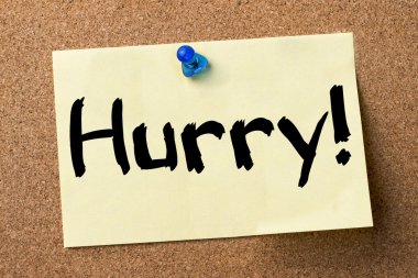 Çabuk ol! -Yapışkanlı etiket tutturulmuş bulletin board