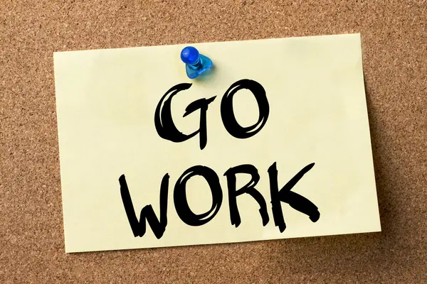 GO WORK - étiquette adhésive épinglée sur le tableau d'affichage — Photo