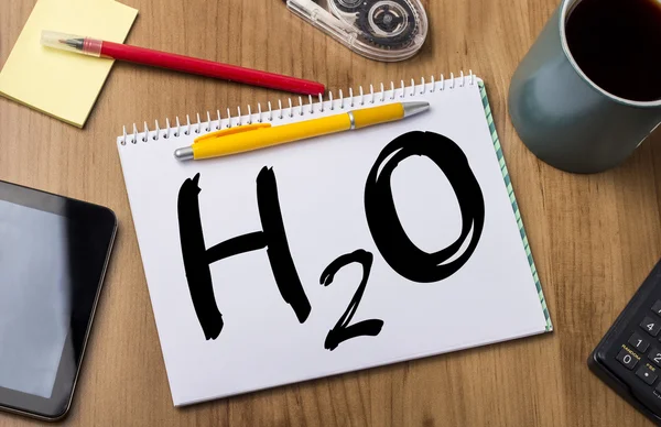H2O - молекула води - Зауваження Pad з текстом — стокове фото