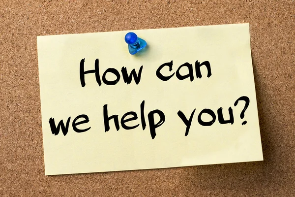 Wie können wir Ihnen helfen? - Klebeetikett an Pinnwand geheftet — Stockfoto