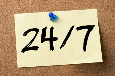 24/7 - yapışkanlı etiket Bulletin board tutturulmuş