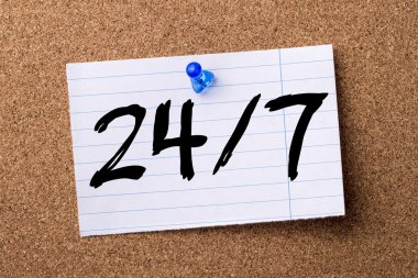 24/7 - kalçası not kağıdı Bulletin board tutturulmuş