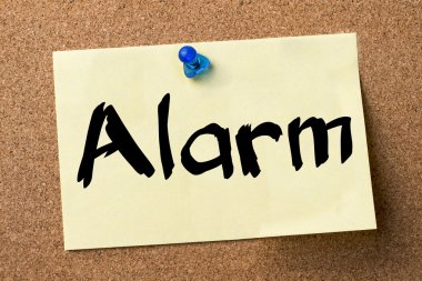 Alarm - yapışkanlı etiket bulletin board tutturulmuş.
