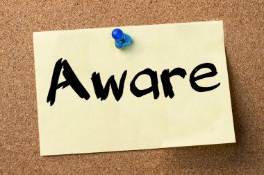Aware - yapışkanlı etiket bulletin board tutturulmuş