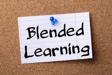 Öğrenme harmanlanmış - kalçası not kağıdı bulletin board tutturulmuş