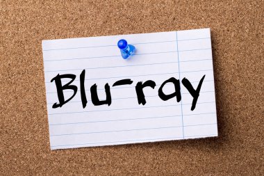 Blu-ray - ilan panosu üzerinde pinned kalçası not kağıdı