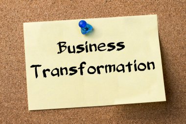 İş dönüşüm - yapışkanlı etiket Bülteni domuz üzerinde sabitlenmiş.