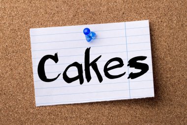 Kek - kalçası not kağıdı bulletin board tutturulmuş.