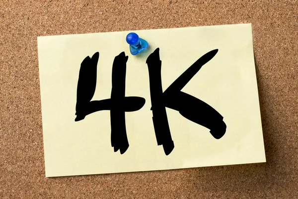 4K - etiqueta adesiva fixada na placa de boletim — Fotografia de Stock