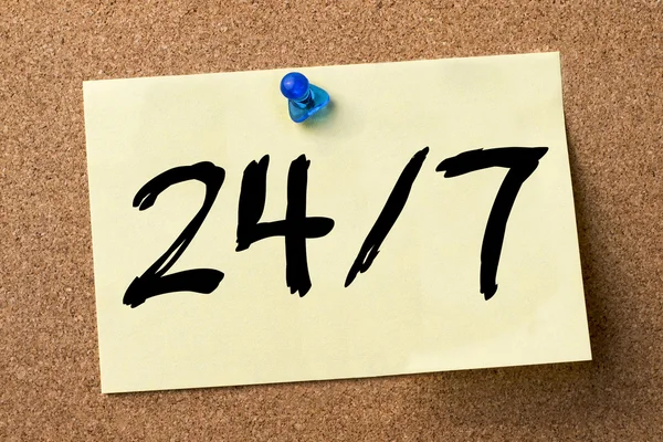 24/7 - yapışkanlı etiket Bulletin board tutturulmuş