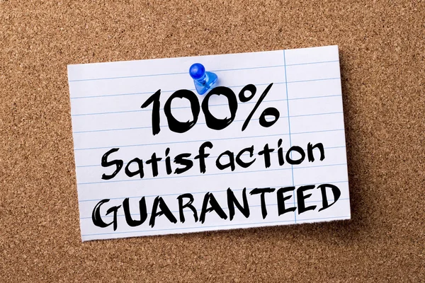 100% Satisfaction GUARANTEED - teared note paper pinned on bulle — Stock Photo, Image