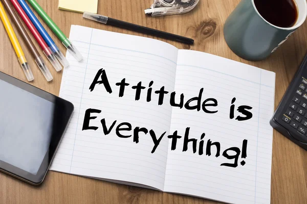 ¡La actitud lo es todo! - Bloc de notas con texto — Foto de Stock