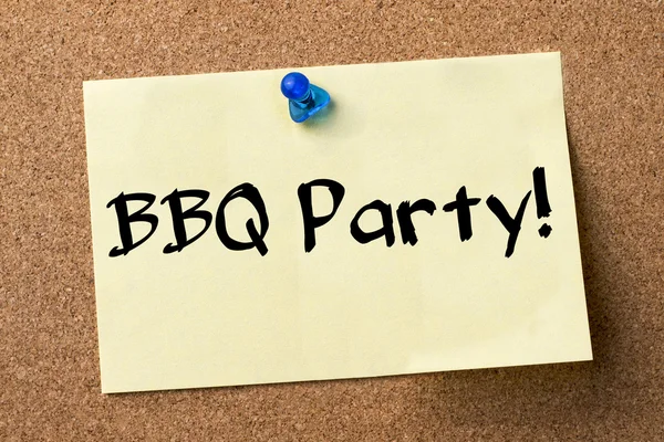BBQ Party! - adhesive label pinned on bulletin board — Stock Photo, Image