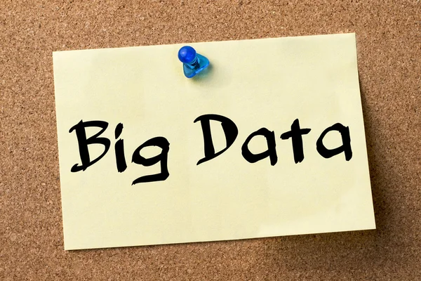 Big Data - Klebeetikett an Pinnwand geheftet — Stockfoto