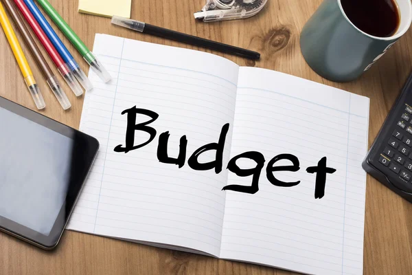 Бюджет - блокнот с текстом — стоковое фото