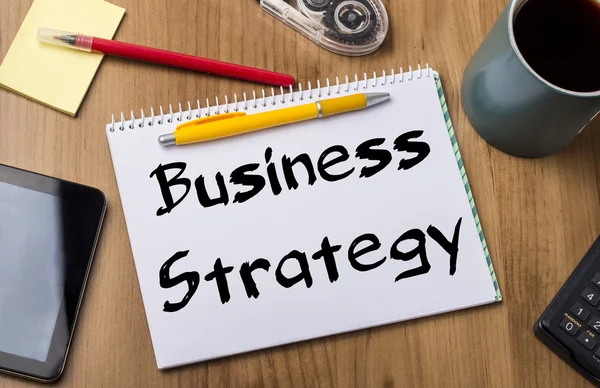 Estrategia de negocios - Bloc de notas con texto — Foto de Stock