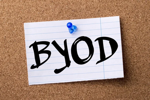 Byod - kalçası not kağıdı bulletin board tutturulmuş. — Stok fotoğraf