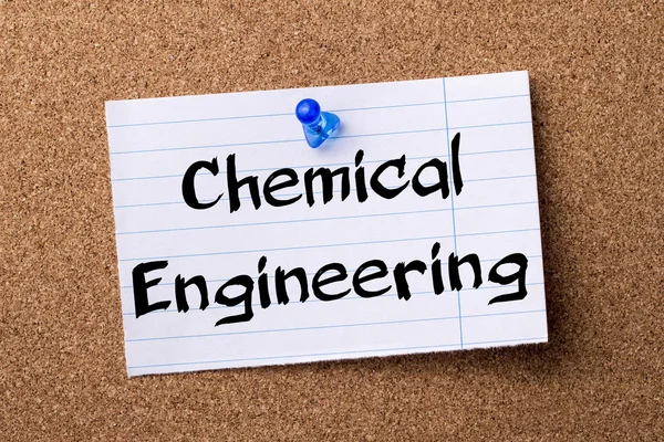 Engenharia química - papel de nota lacrimejada fixado em javali de boletim — Fotografia de Stock