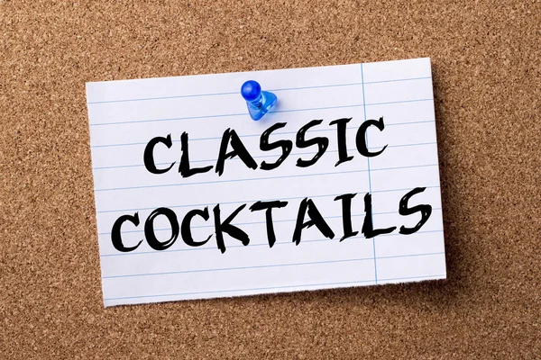 Klassische Cocktails - zerrissenes Notizpapier an Pinnwand geheftet — Stockfoto