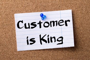 Müşteri kraldır - kalçası Not kağıt bulletin board tutturulmuş