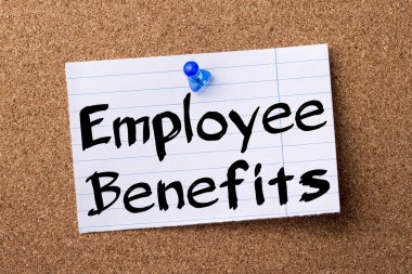 Çalışanların sosyal haklarıyla - kalçası not kağıdı bulletin board tutturulmuş.