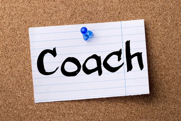 Coach - Opmerking gescheurd papier vastgemaakt op prikbord — Stockfoto