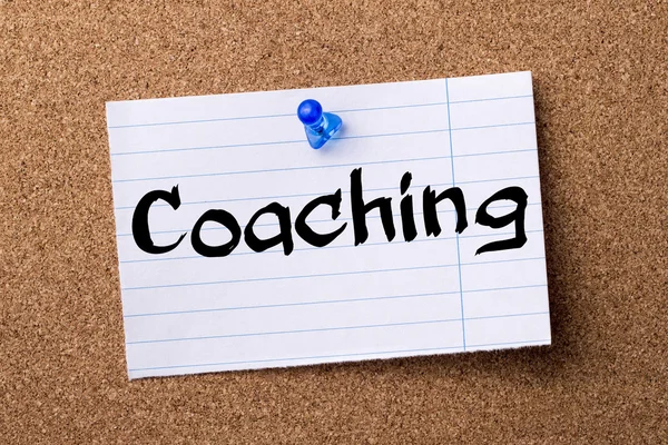 Coaching - teared note paper pinned on bulletin board — Stock Photo, Image