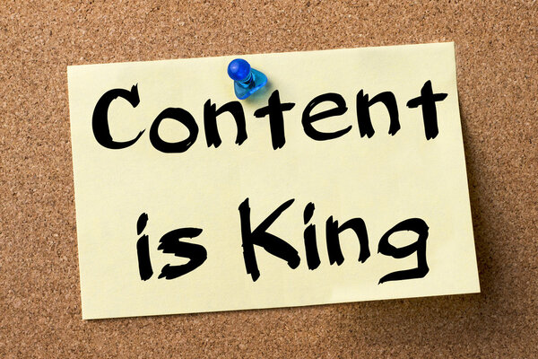 Content is King - клейкая этикетка на буллетиновой доске
