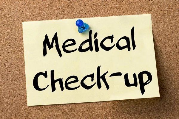 Tıbbi Check-up - yapışkanlı etiket bulletin board tutturulmuş. — Stok fotoğraf