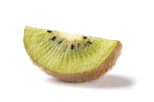 Fresco quarto kiwi frutas no fundo branco — Fotografia de Stock